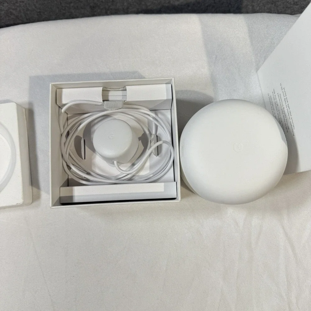 Google Nest‎ Wifi Router White Model H2D